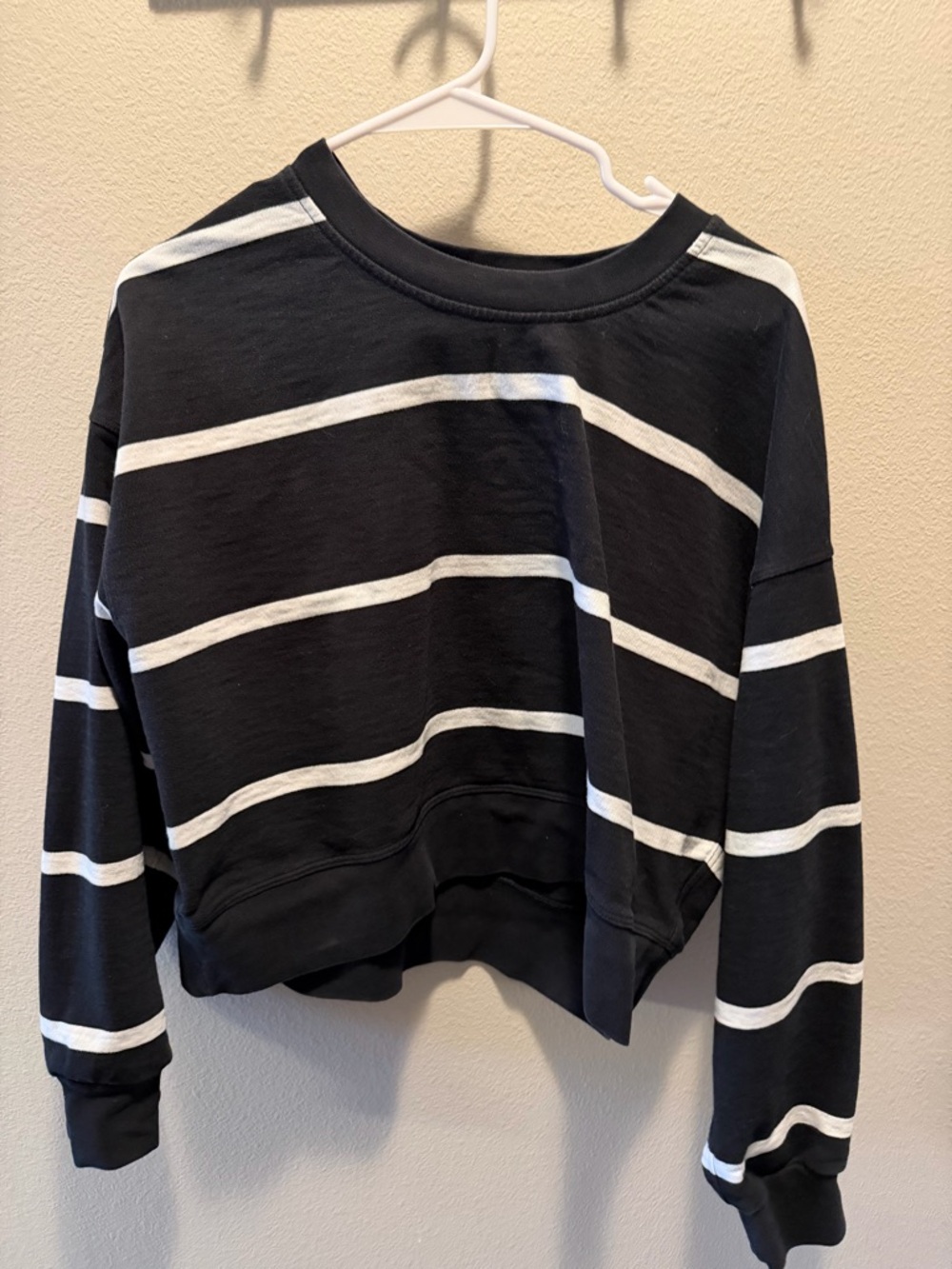 Lululemon oversized crew crop black and white